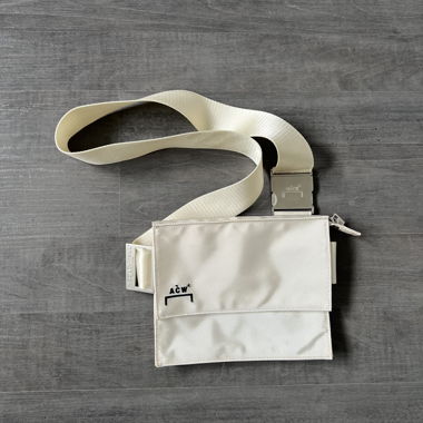 A Cold Wall Crossbody-Tasche Creme