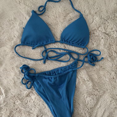 Blaue Bikini-Set