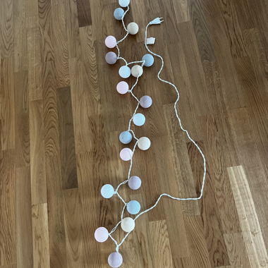 Catena luminosa con palline