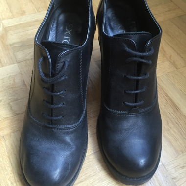 Bottines en cuir noir