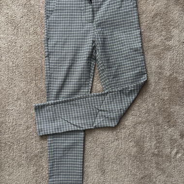 Pantalon en tissu élastique à carreaux gris
