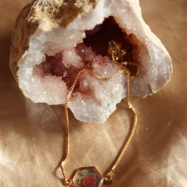 Goldfarbene Rosen-Kette