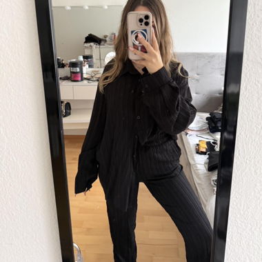 Completo nero due pezzi con camicia e pantaloni