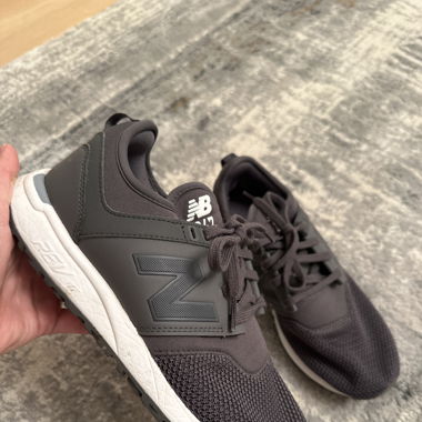 New Balance 247 grau