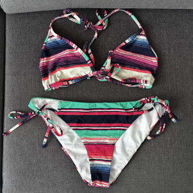 Set bikini a righe