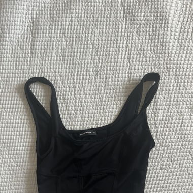 Schwarzes Top