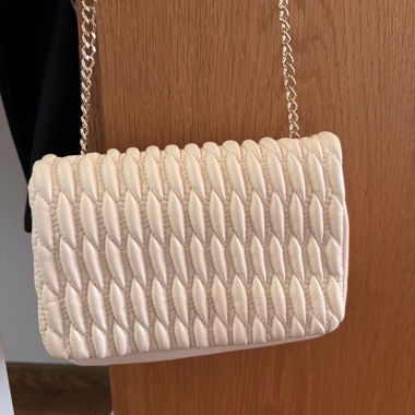 White shoulder bag with chain strap