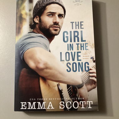 Das Mädchen im Liebeslied von Emma Scott