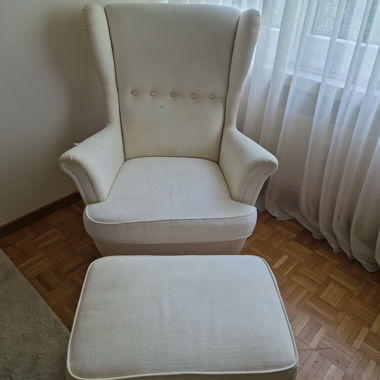 Poltrona con poggiapiedi