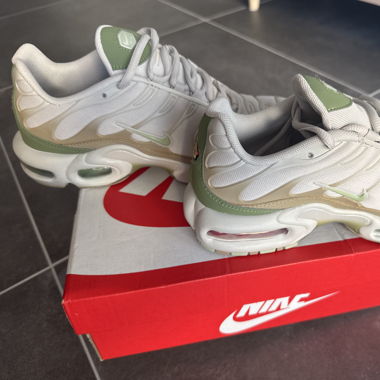 NIKE AIR MAX PLUS 