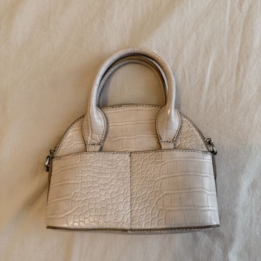 Borsa a tracolla bianca effetto coccodrillo