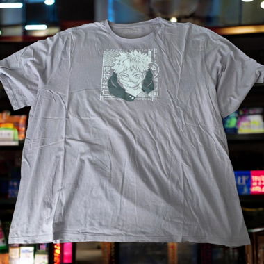 Anime-T-Shirt Jujutsu Kaisen Itadori Lavendelgrau