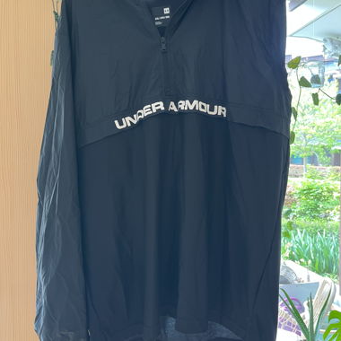 Under Armour hooded wind jacket