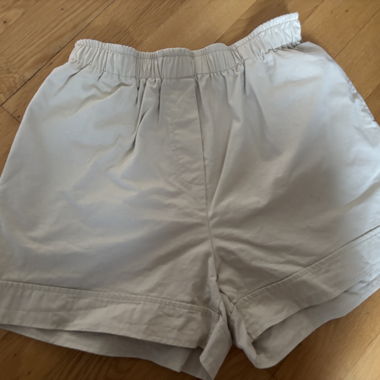 Beige Shorts aus dickem Baumwollstoff