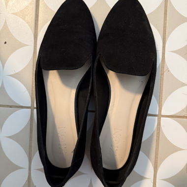 Black ballet flats