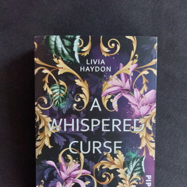 Buch: A Whispered Curse 