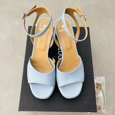 Sandali con tacco azzurro chiaro di Navyboot Taglia 37