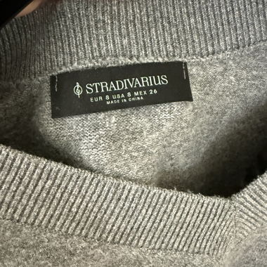 Maglione grigio Stradivarius con scollo a V Gr. S