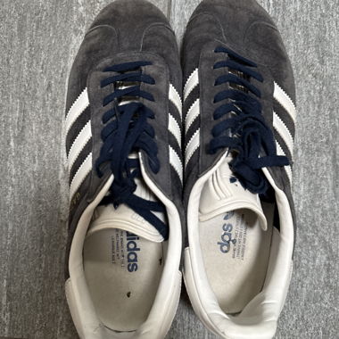Baskets Adidas grises