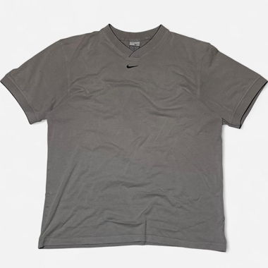 Vintage Nike T-Shirt mit V-Ausschnitt