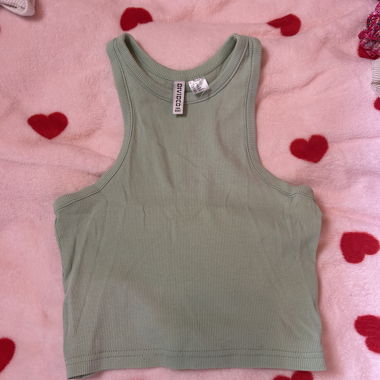 Salbeigrünes geripptes Crop-Top