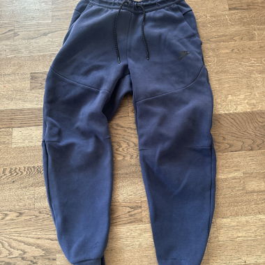 Pantaloni Nike Tech