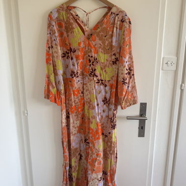 Lindex Floral V-neck midi dress