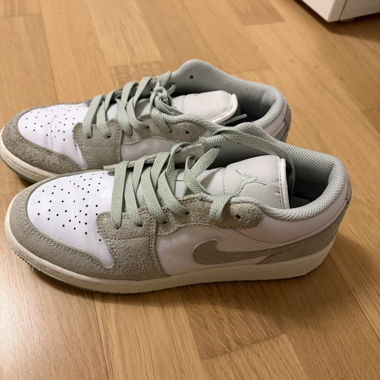 Nike Air Jordan Low Sneakers