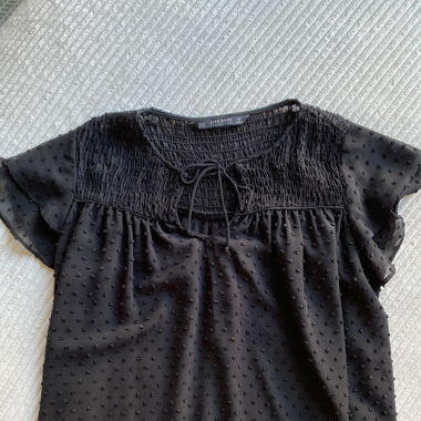Kurzarm-Bluse sheer schwarz Zara