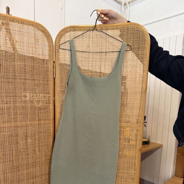 Robe moulante verte de chez Zara