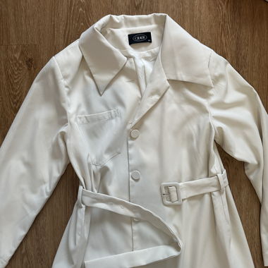 Trenchcoat bianco di Cider con cintura