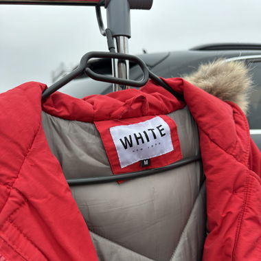 White Winterjacke Rot
