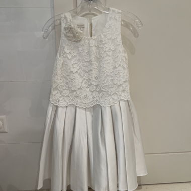 Abito in pizzo bianco