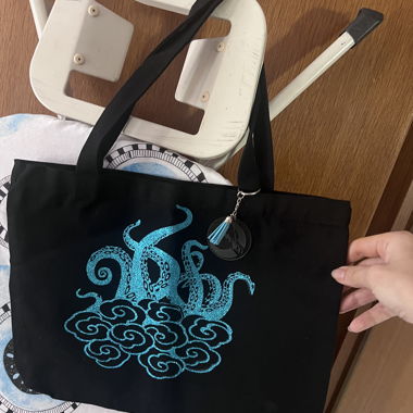 Borsa tote nera con piovra turchese