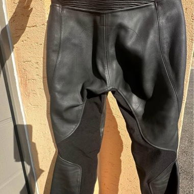 Pantalon moto en cuir noir