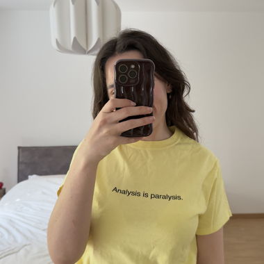 Gelbes T-Shirt mit Print