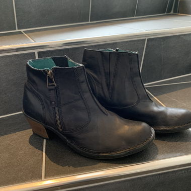 Stivaletti Kickers con tacco taglia 39