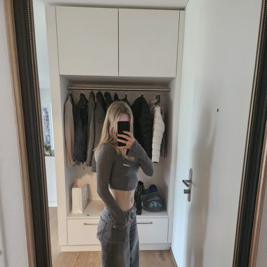 Bauchfreier Pullover