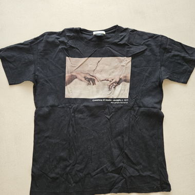 T-shirt nero grafico
