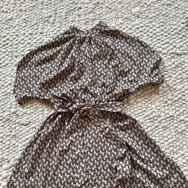Feminines Midikleid mit Gürtel – Elegant & bequem