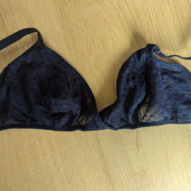 Soutien-gorge en dentelle bleu marine