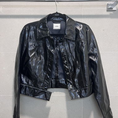 Schwarze Frühlingsjacke