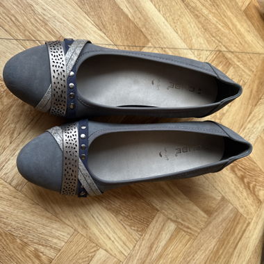 Grey ballerinas with silver straps