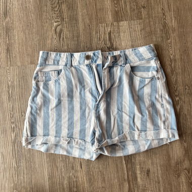 kurze High-Waist Jeans