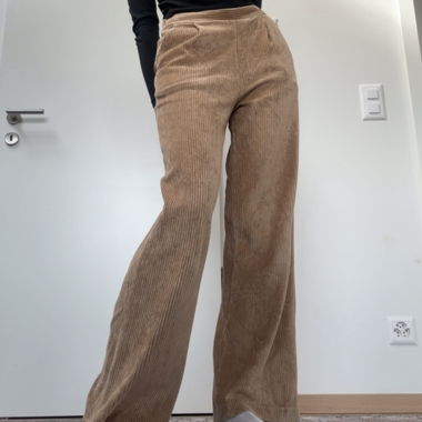 Pantaloni beige in velluto a coste a gamba larga
