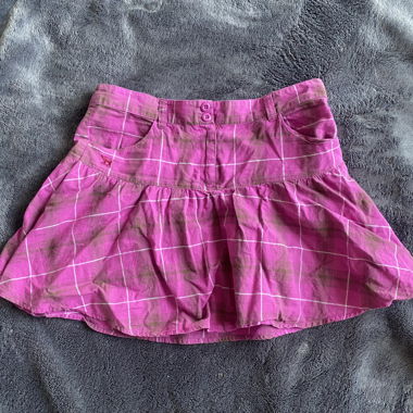 pink pleated skirt