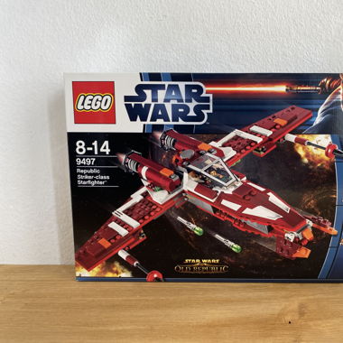 LEGO Star Wars 9497 Rep. Striker-class Starfighter