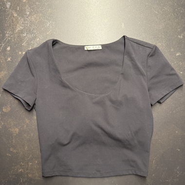 T-shirt sport corta Oysho con reggiseno integrato