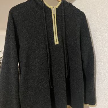 Maglione con cappuccio
