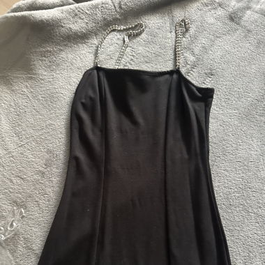 Schwarzes Kleid mit Glitzer